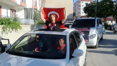 Avrupa şampiyonu Begüm, memleketinde davul zurnayla karşılandı