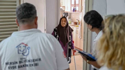 Mersin Büyükşehir Belediyesi, yaşlı vatandaşlara ’evlat sevgisi’ ile destek oluyor