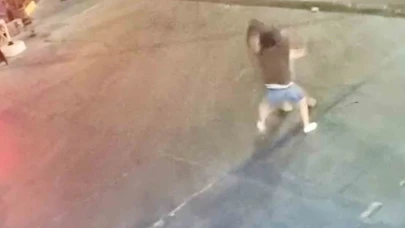 İki paket sigara için kasiyeri bıçakladılar: O anlar kamerada