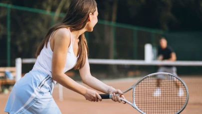 Antalya’da Ücretsiz Tenis Kursları Başlıyor!