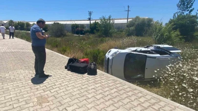 Antalya’da hafif ticari araç şarampole yuvarlandı: 1 yaralı