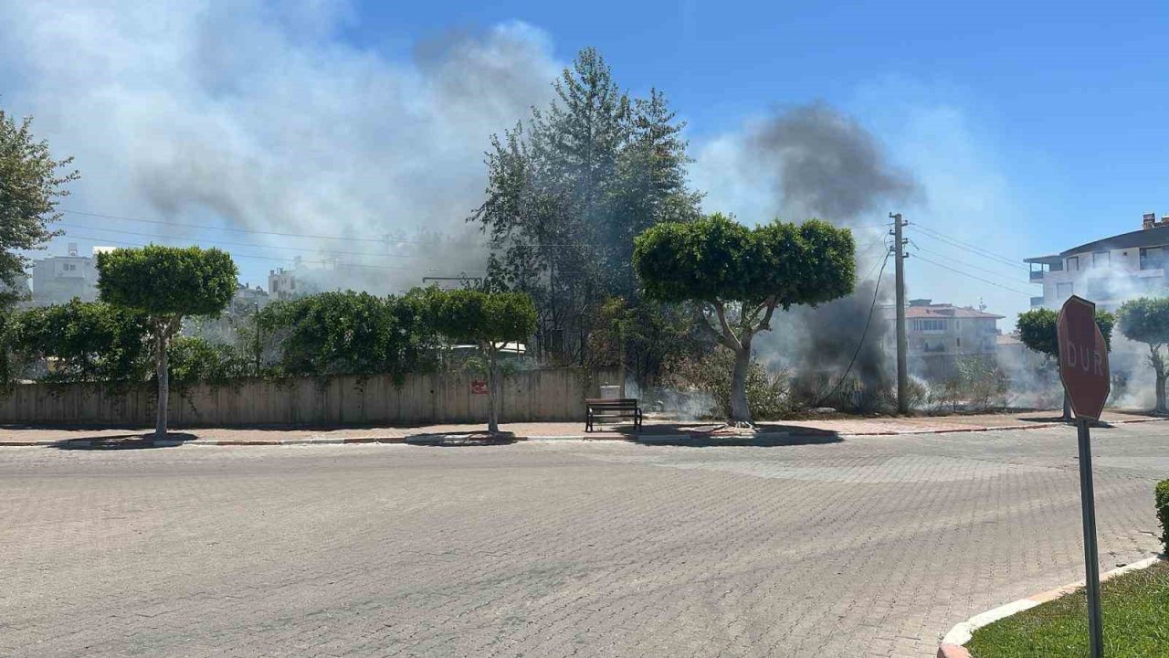 Manavgat’ta çıkan çalılık yangını korkuttu