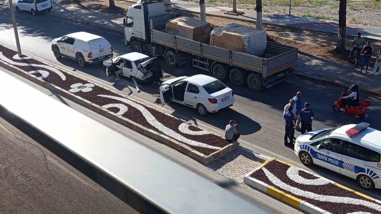 Eğirdir’de 3 aracın karıştığı zincirleme kazada 1 kişi yaralandı