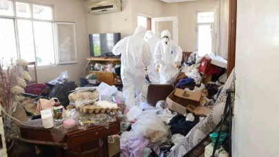 Mersin’de çöp ev üçüncü kez temizlendi, 6 ton çöp çıktı