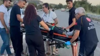 Kazada yaralanan sürücüye yoldan geçen doktor müdahale etti