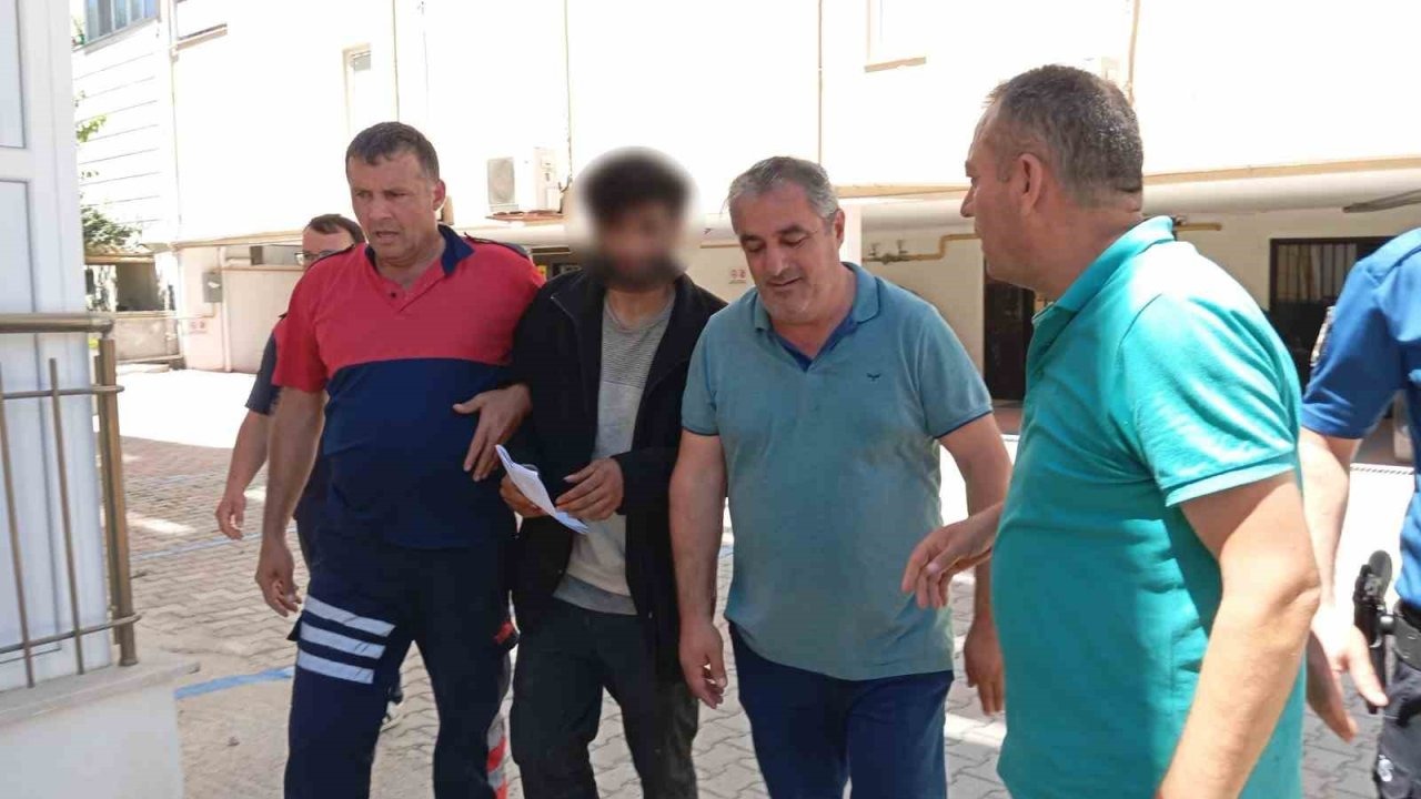 "İntiharkolik Hasan" yine sahnede: 200’den fazla kez çatıya çıktı, para alıp indi