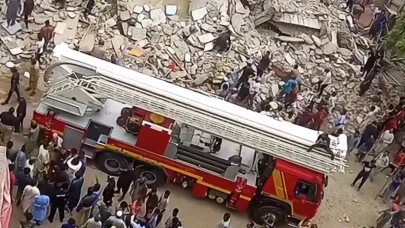 Pakistan'da çöken binada hayatını kaybedenlerin sayısı 27’ye yükseldi
