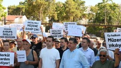 Antalyalılar Müze Önünde Toplandı: “Bu Tarih Yıkılamaz!”