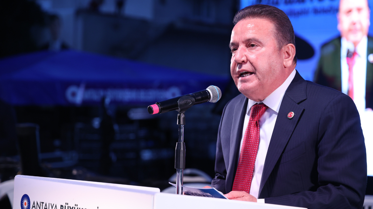 İçişleri Bakanlığı Başkan Böcek’i görevden uzaklaştırdı