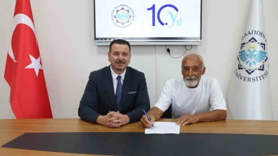 Bedenini öğrencilere bağışladı