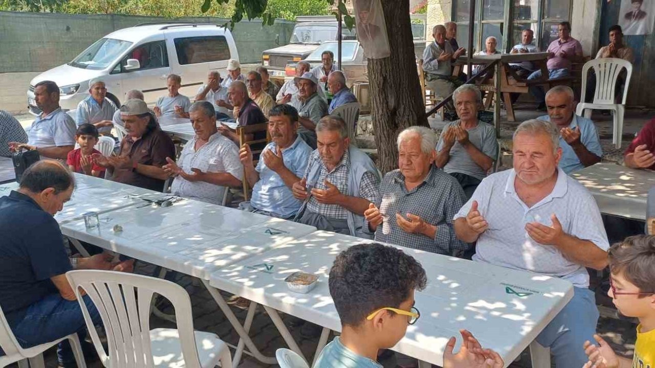 Tarsus’ta imece usulü aşure ikramı