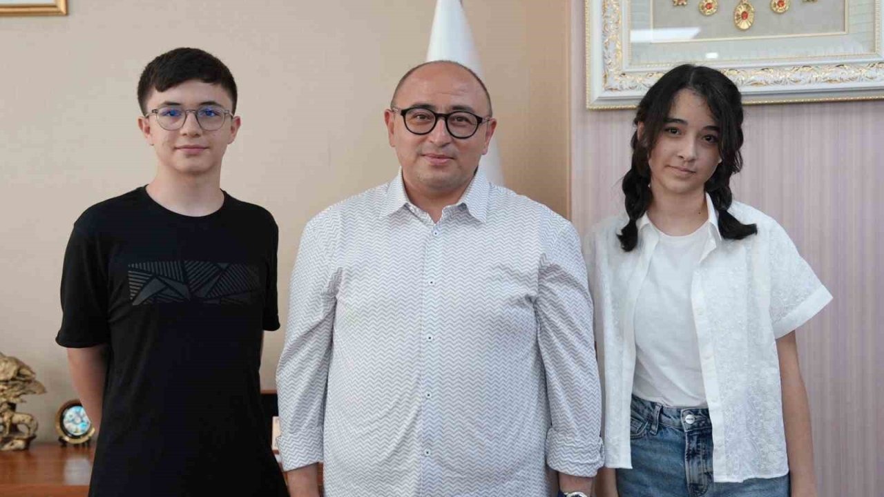 Erdemli Belediyesi Kurs Merkezi LGS’de iki Türkiye birincisi çıkardı