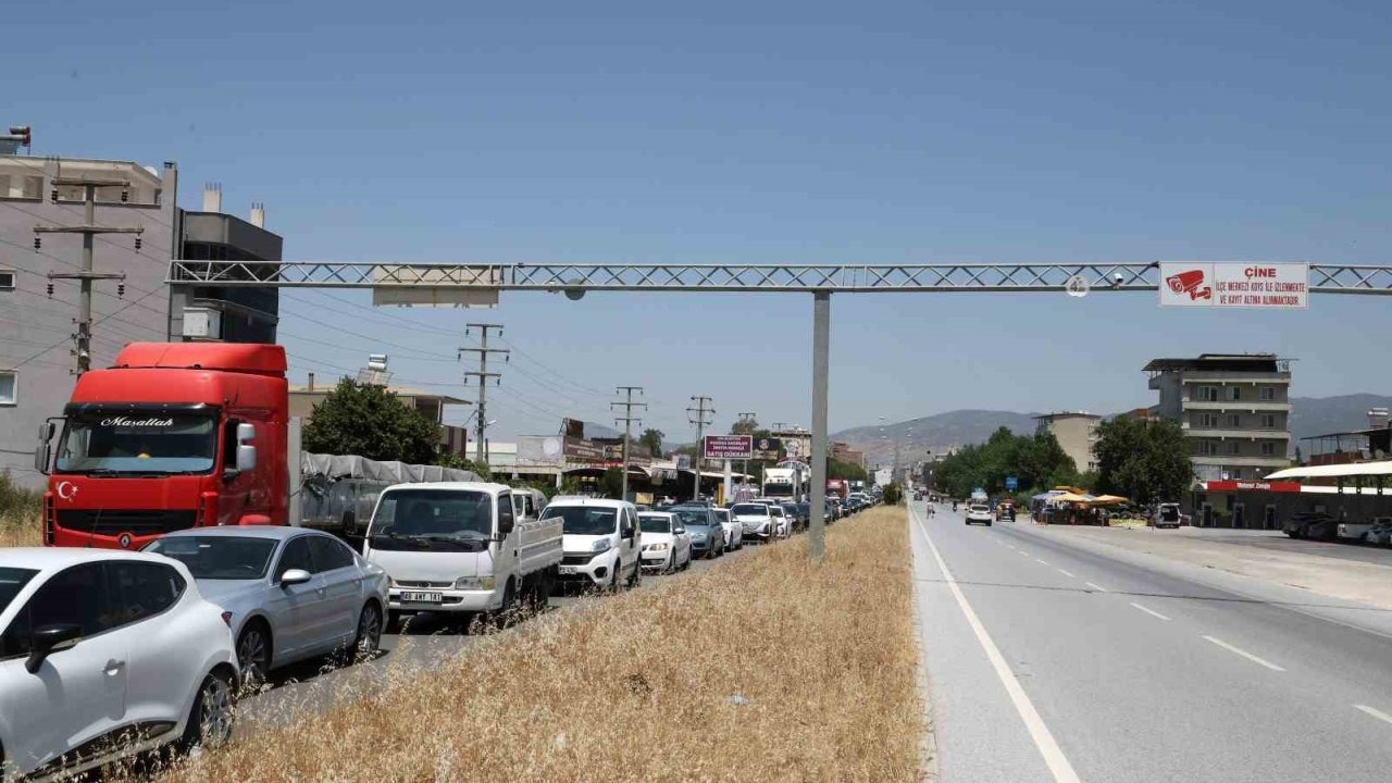 Araç kuyruğunun bir ucu Aydın, diğer ucu Muğla’da