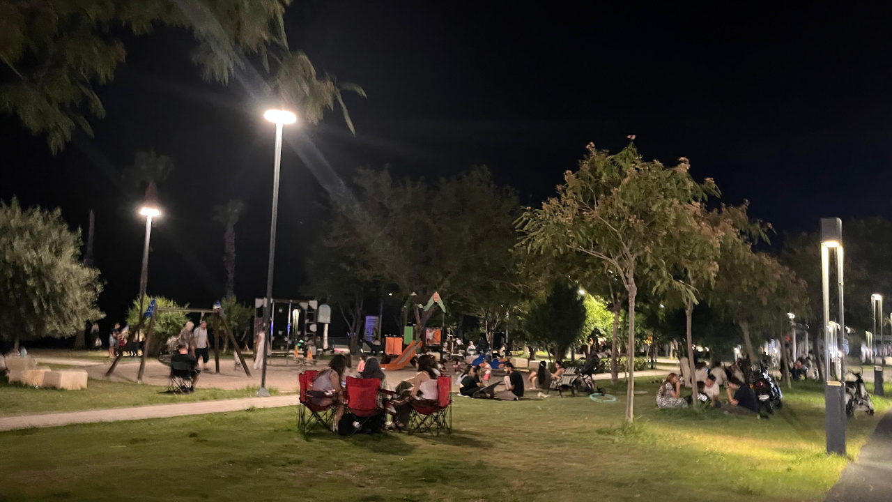 Antalya sahillerinde hafta sonu gece yoğunluğu