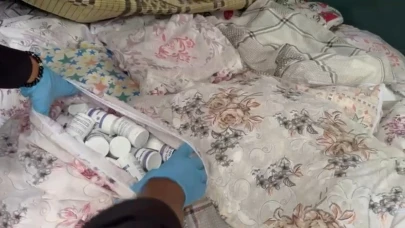 Yastık kılıflarında 265 bin sentetik hap ele geçirildi