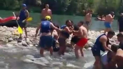 Rafting merkezinde kürekli kavga