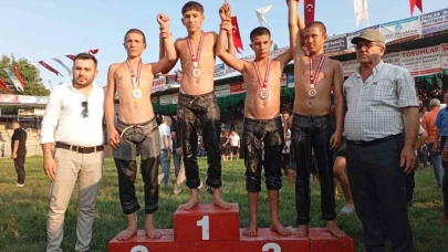 Manavgatlı minik güreşçiler çifte madalyayla döndü