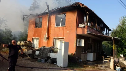 2 torununu alevlerin arasından kurtardı
