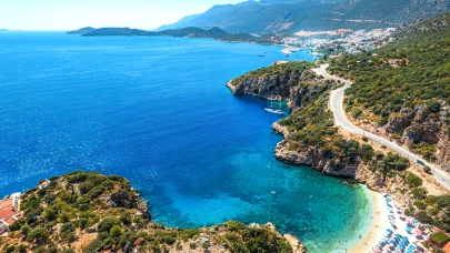 Kaş'a gidip görmeden dönmeyin! O plajı görenler hayran kalıyor