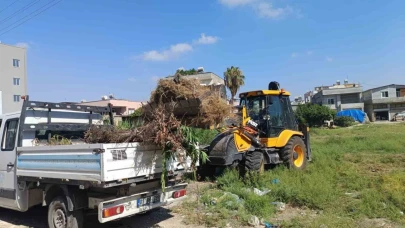 Akdeniz’de moloz ve yabani ot temizliği sürüyor