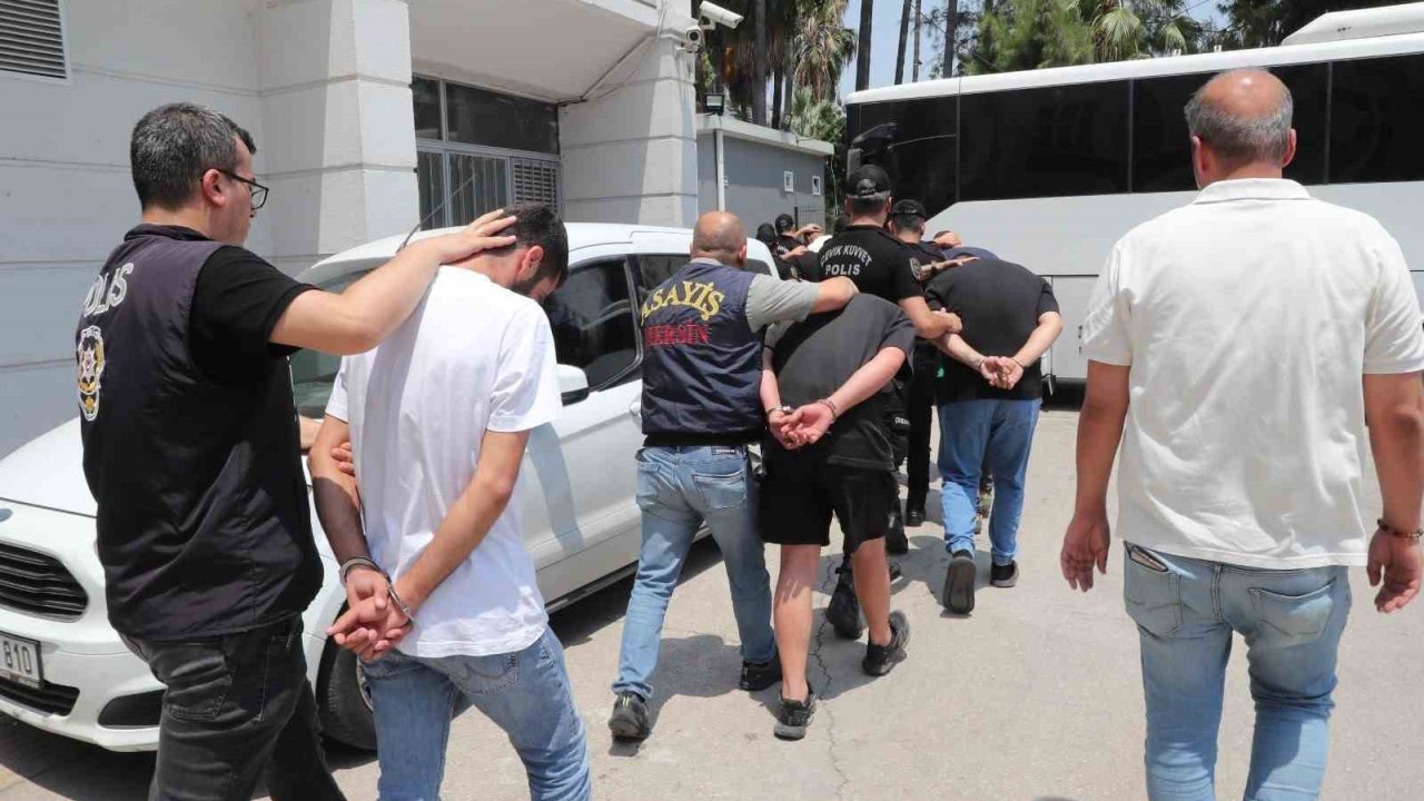 Mersin’de restoranda müzik kavgasının şüphelileri tutuklandı
