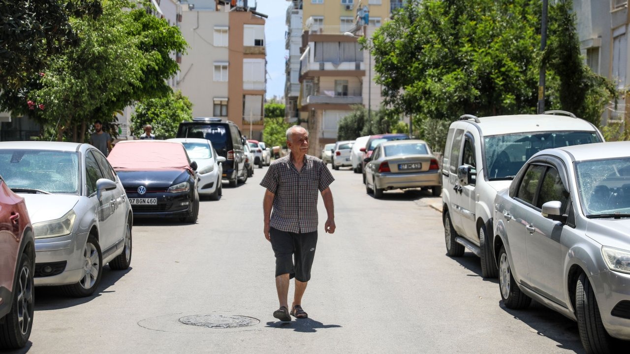 Evden tahliye edilen dede ile 2 torunu, bütçelerine uygun konut arıyor