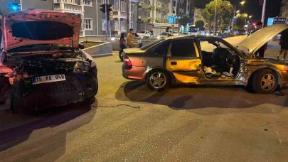 Burdur’da iki otomobil çarpıştı: 2 yaralı