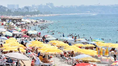 Antalya'nın havası da denizi de sıcak
