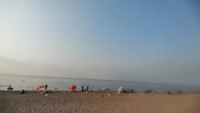Antalya Konyaaltı Sahili’nde sabah yoğunluğu