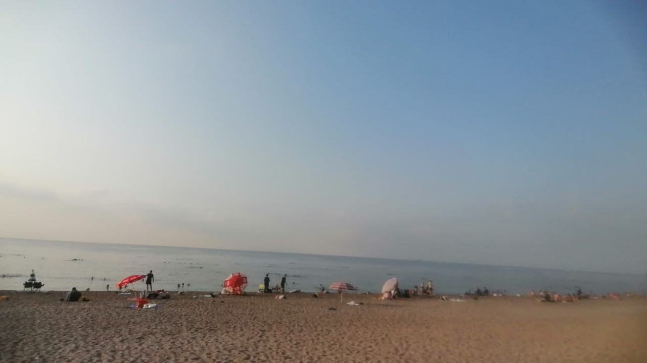 Antalya Konyaaltı Sahili’nde sabah yoğunluğu