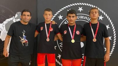 Manavgat Belediyesi Güreş Kulübü’nde minik sporculardan madalya yağmuru