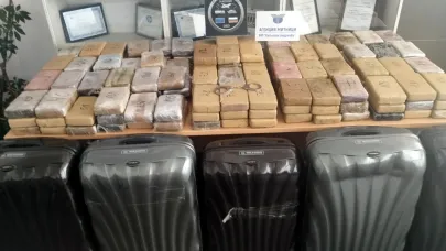 Bulgaristan gümrüğünde, Türkiye’ye girmek üzere gelen cipte 205 kilo kokain ele geçirildi Güvenlik ● 2025-07-20 14:34:47 ● Edirne ● Ulusal