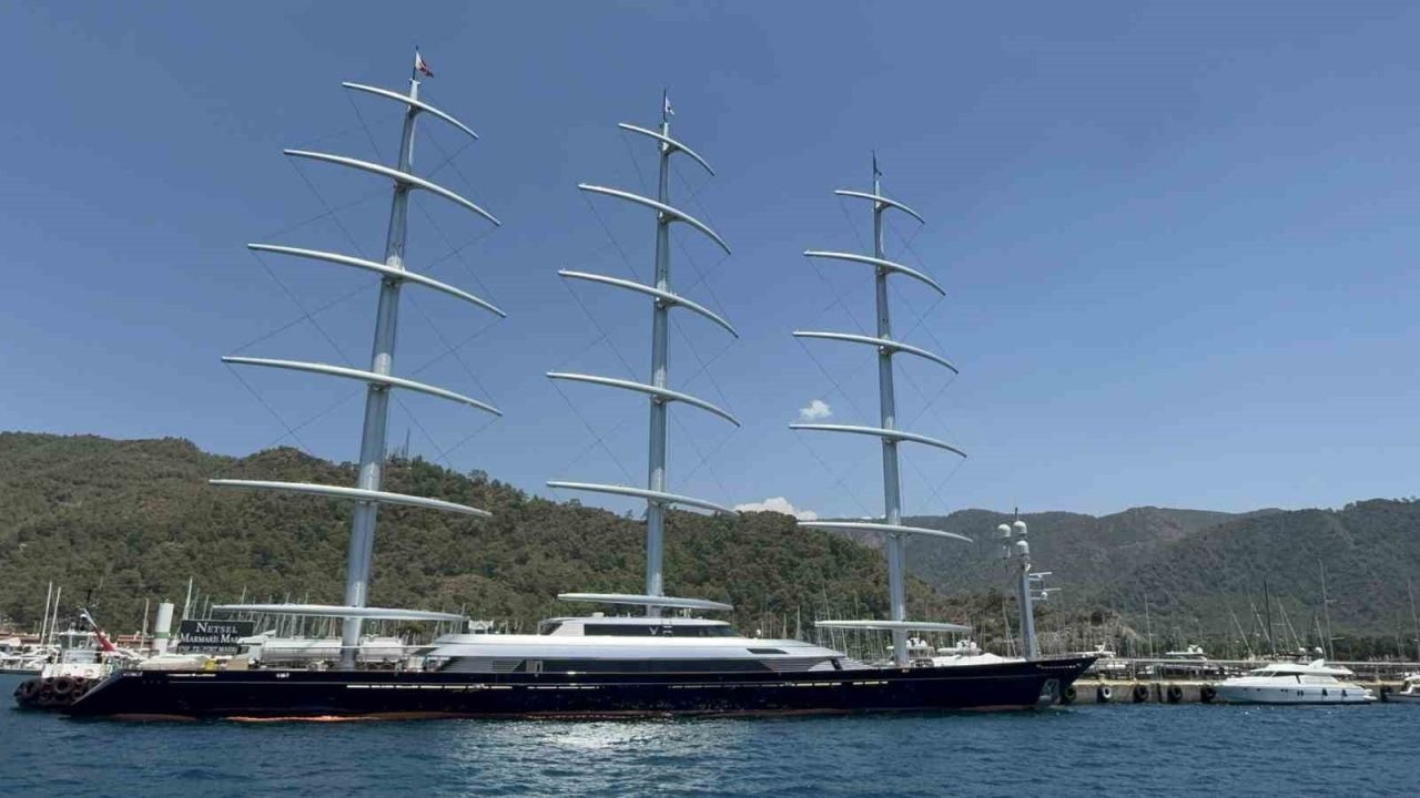 Milyarlık ‘Maltese Falcon’ Marmaris’te yakıt ikmali yaptı