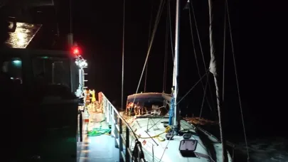 Muğla'da dümeni kilitlenen tekne kurtarıldı