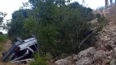 Otomobil şarampole yuvarlandı: 3 yaralı