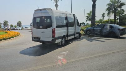 Alanya İncekum’da kontrolsüz kavşakta kaza