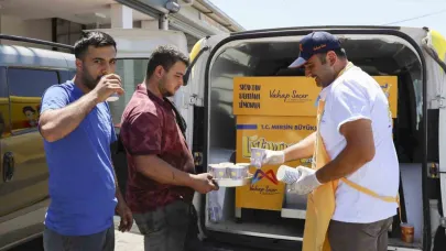 Mersin’de emekçilere 120 bin bardak limonata dağıtıldı