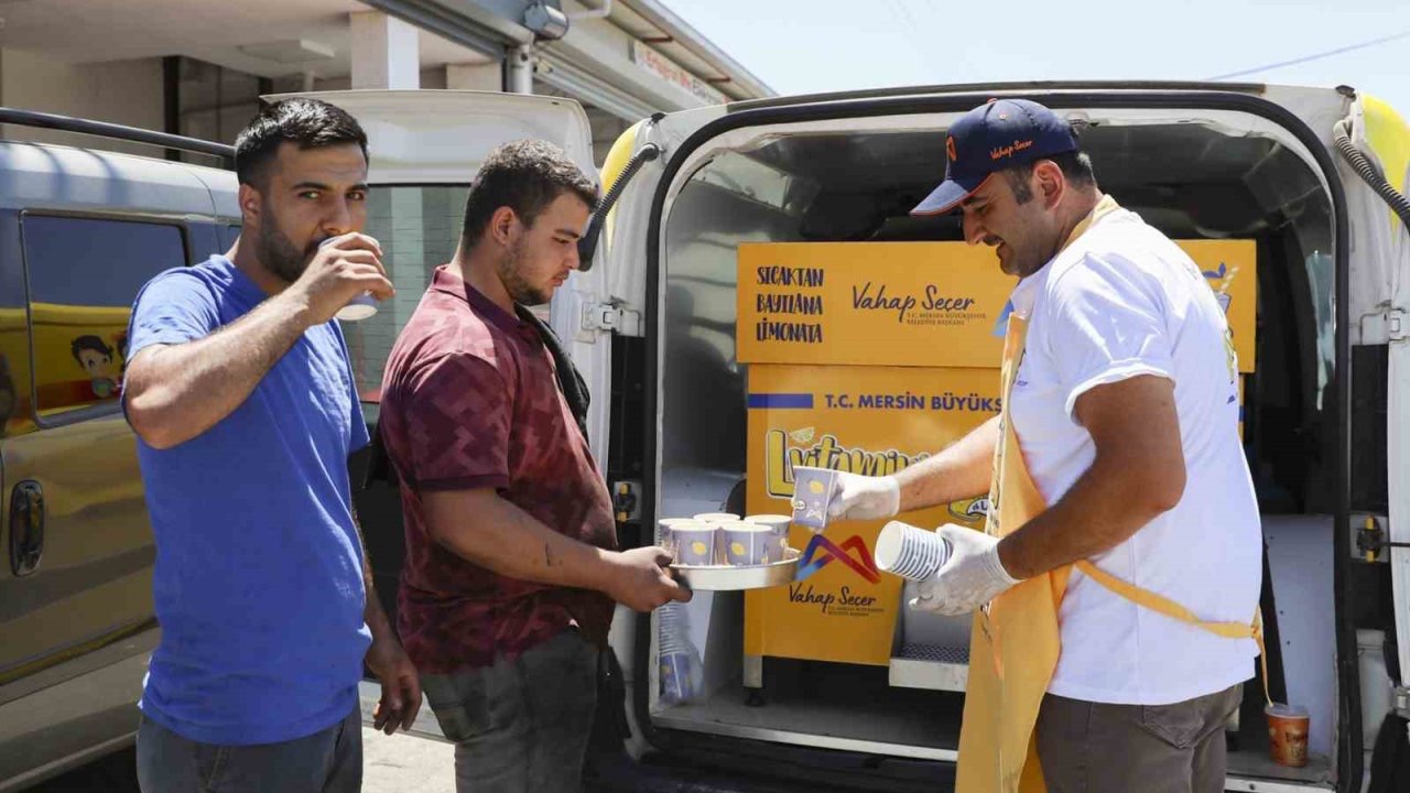 Mersin’de emekçilere 120 bin bardak limonata dağıtıldı