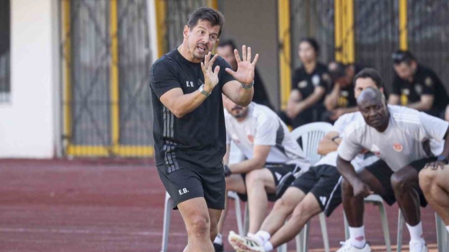 Emre Belözoğlu; " Antalyaspor en zor dönemini yaşıyor"