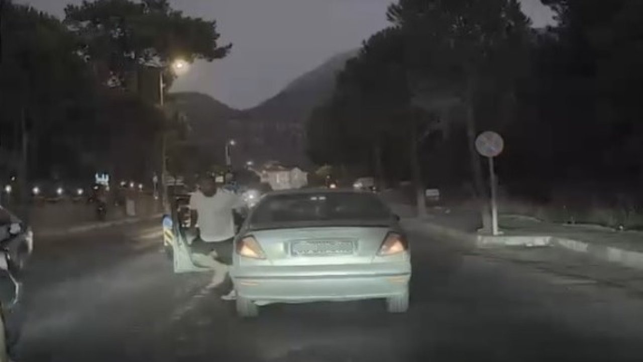 Fethiye’de trafikteki gerginlik araç kamerasına yansıdı