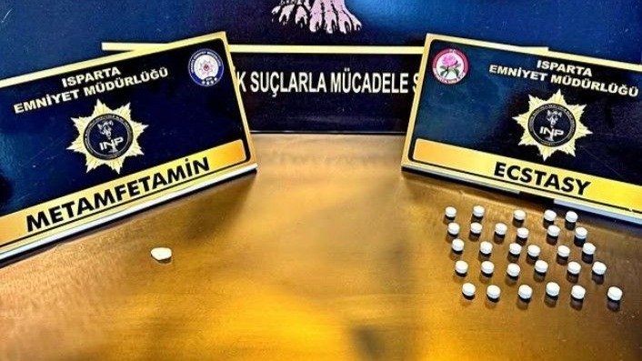 Isparta girişinde narkotik operasyonu: Ecstasy ve metamfetamin ele geçirildi