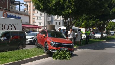 Antalya’da kontrolünü kaybeden sürücü, refüje çıktı!
