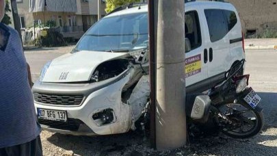 Otomobille çarpışan motosiklet sürücüsü hayatını kaybetti