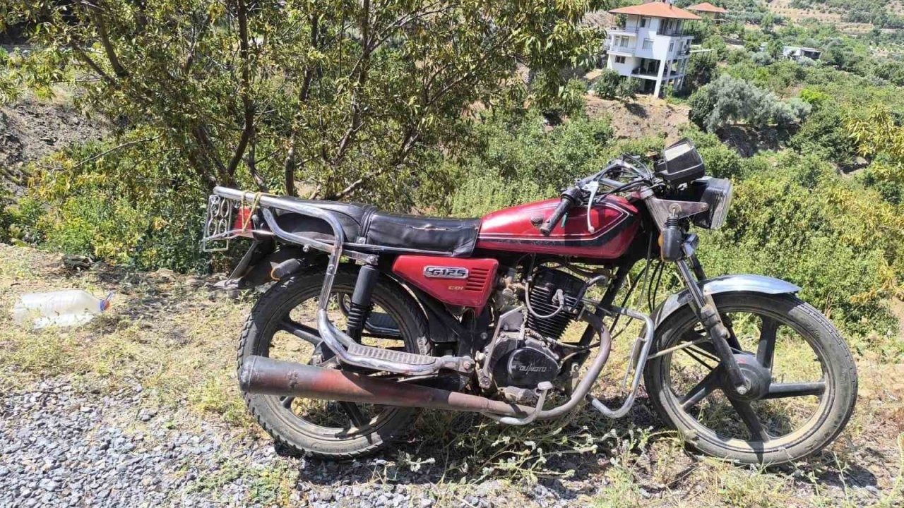 Gazipaşa’da yangınla mücadele eden vatandaş, su tankerinin altında kaldı