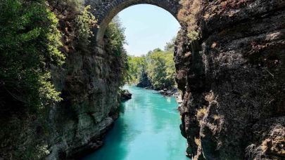 Antalya yanıyor! Serinlemek için herkes oraya akıyor
