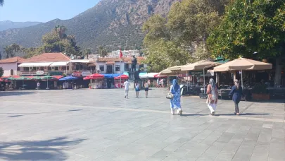 Kaş’ta sokaklar bomboş kaldı!