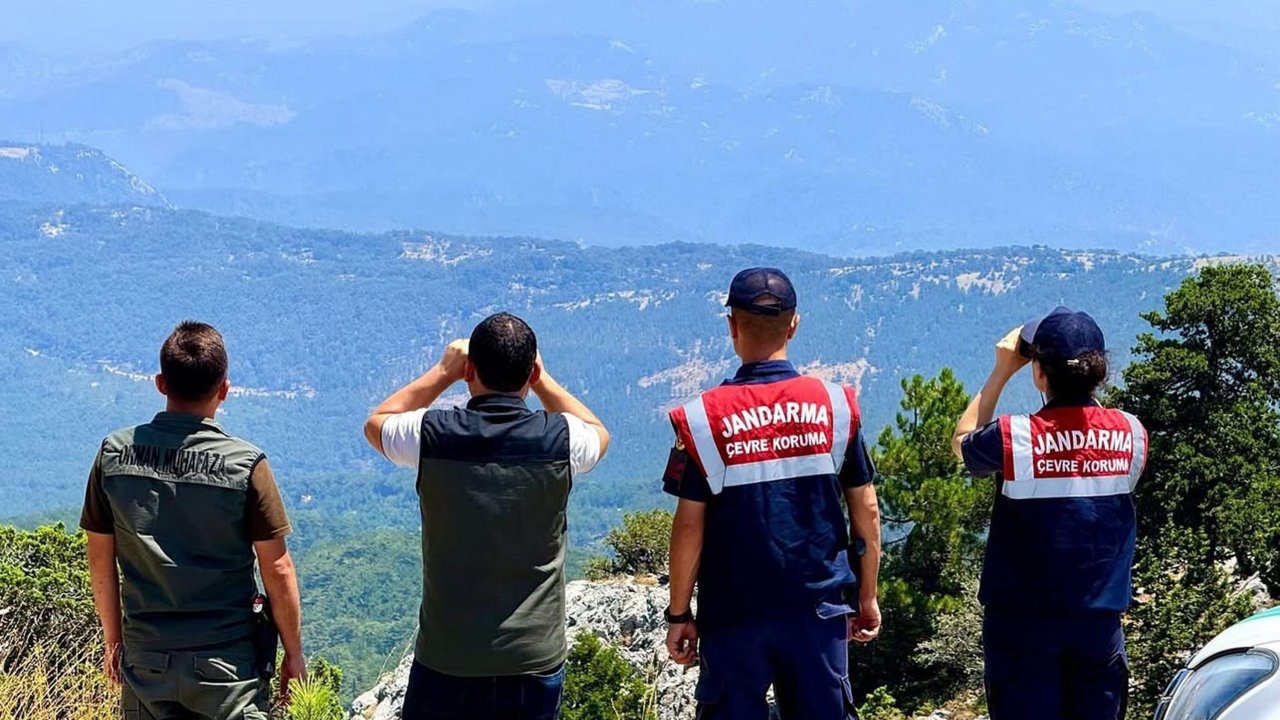 Muğla’da jandarma ve orman ekipleri yangınlara karşı nöbette