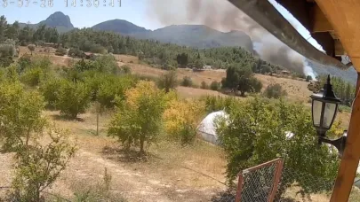 Antalya’da 3 ev, 4 ahırın yandığı orman yangınının başladığı an güvenlik kamerasında