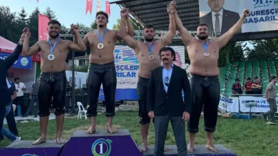 Kemer Belediyesi güreşçileri kürsüye çıktı