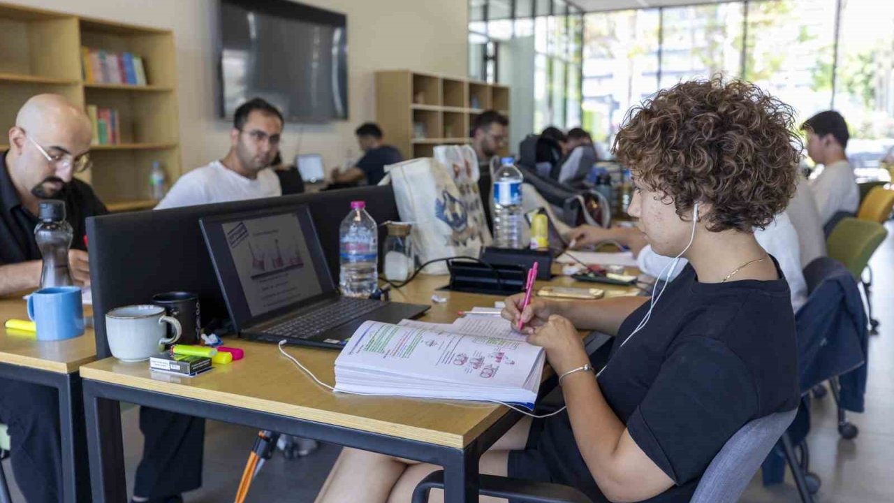 Mersin’de okuma salonları yaz boyunca hizmette
